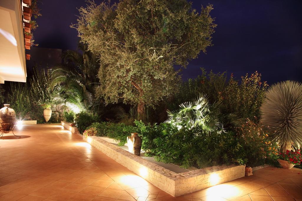 B&B Villa Il Sughero Monopoli Bagian luar foto
