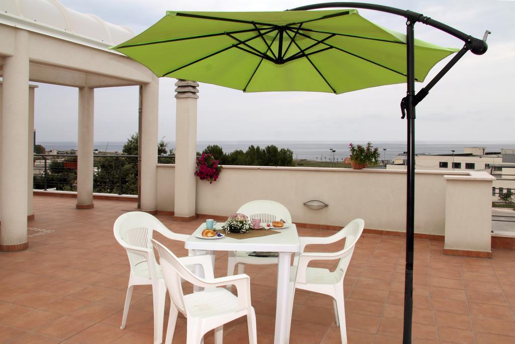 B&B Villa Il Sughero Monopoli Bagian luar foto