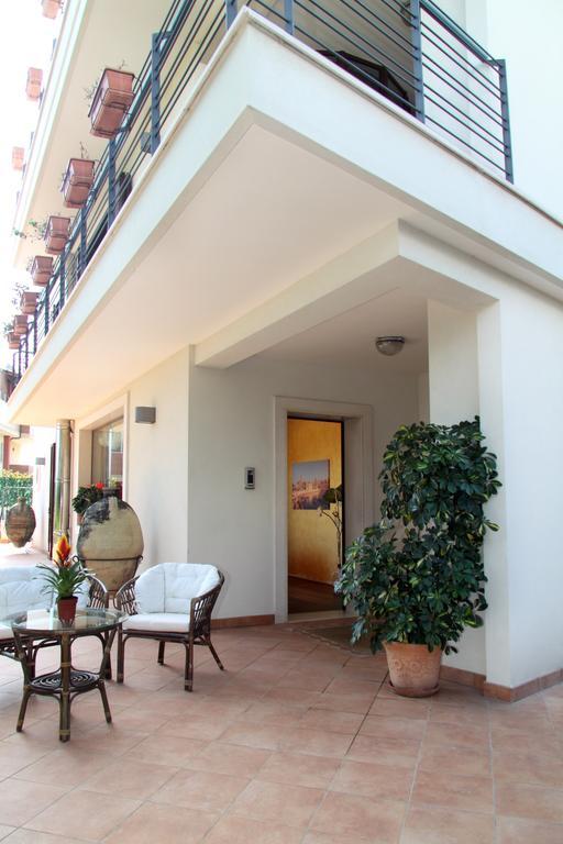 B&B Villa Il Sughero Monopoli Bagian luar foto